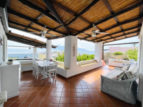 Villa Pomelia, Villa nel corso di Santa Marina Salina a 50 mt dal mare Santa Marina Salina